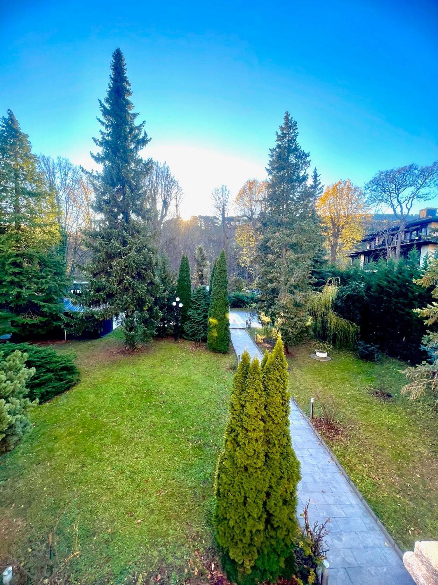 Wienerwald Residenz Баден Екстериор снимка